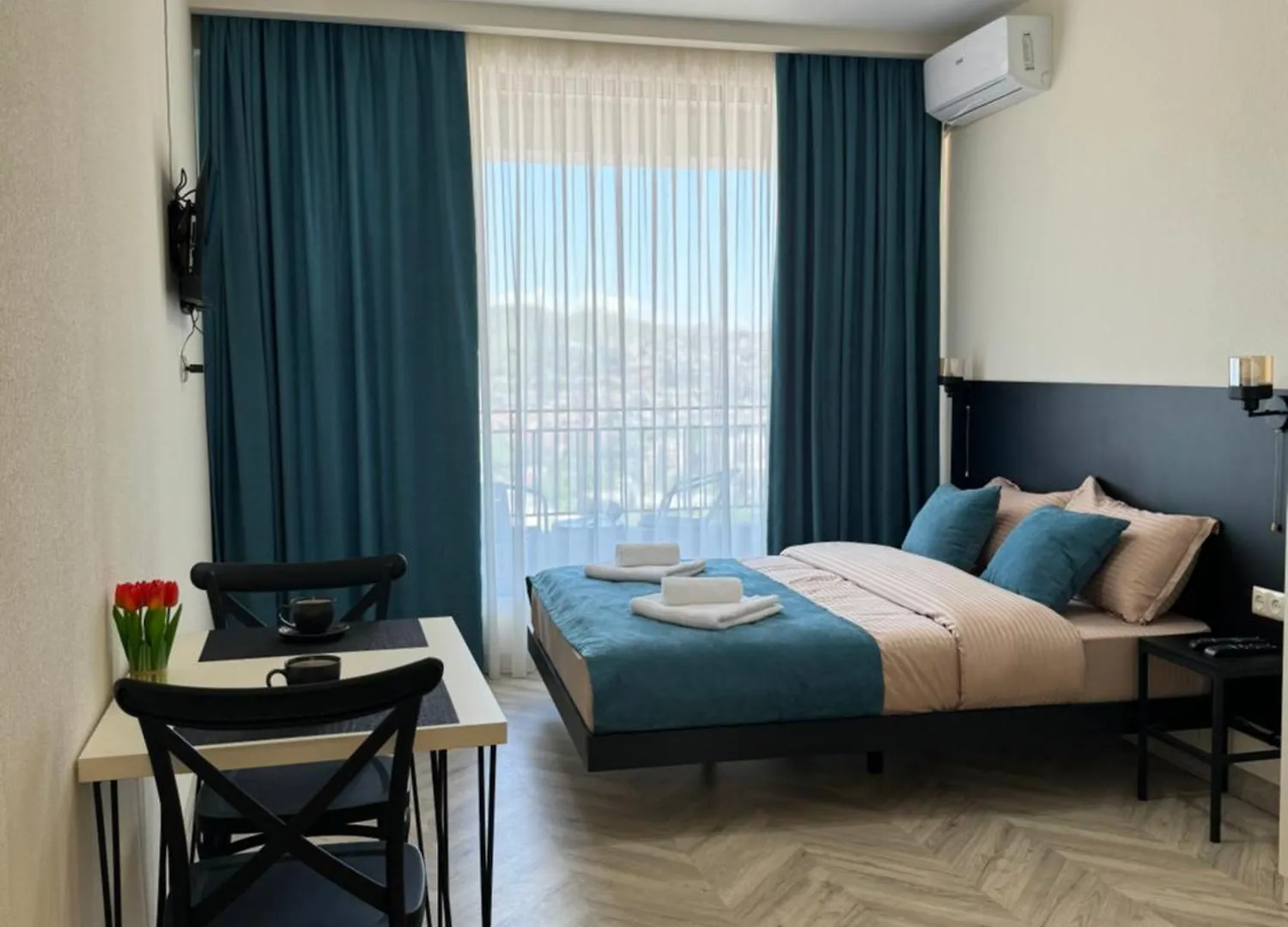 Brothers Apartments With Terrace In Old Tbilisi