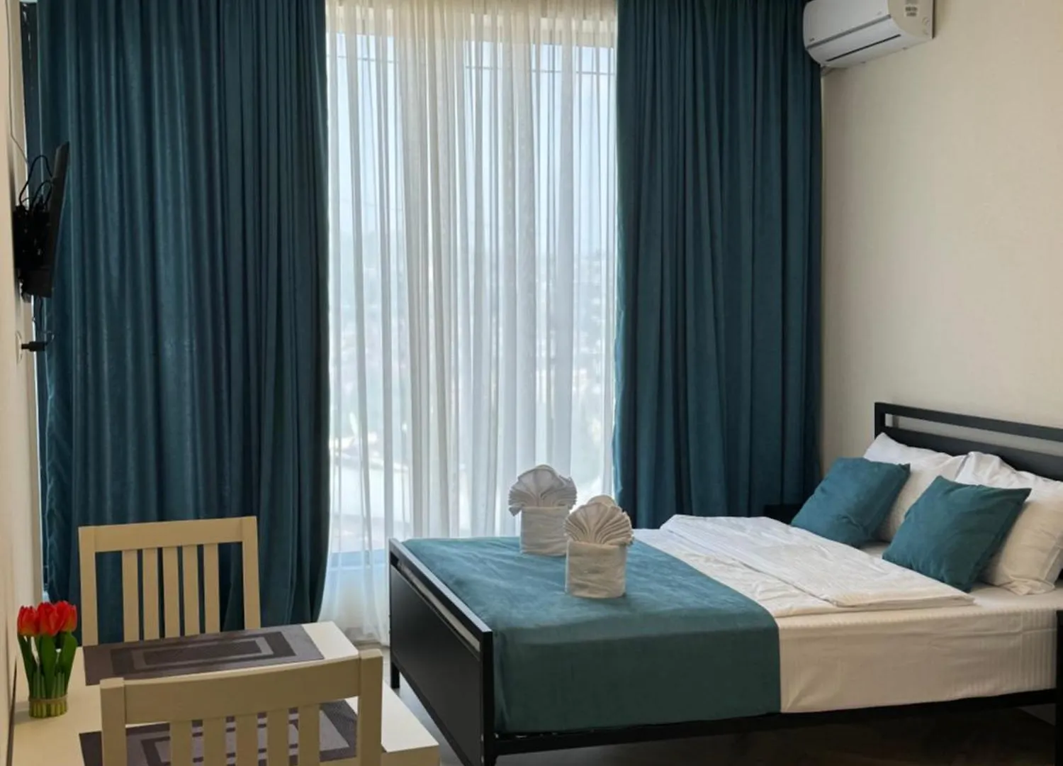 Brothers Apartments With Terrace In Old Tbilisi
