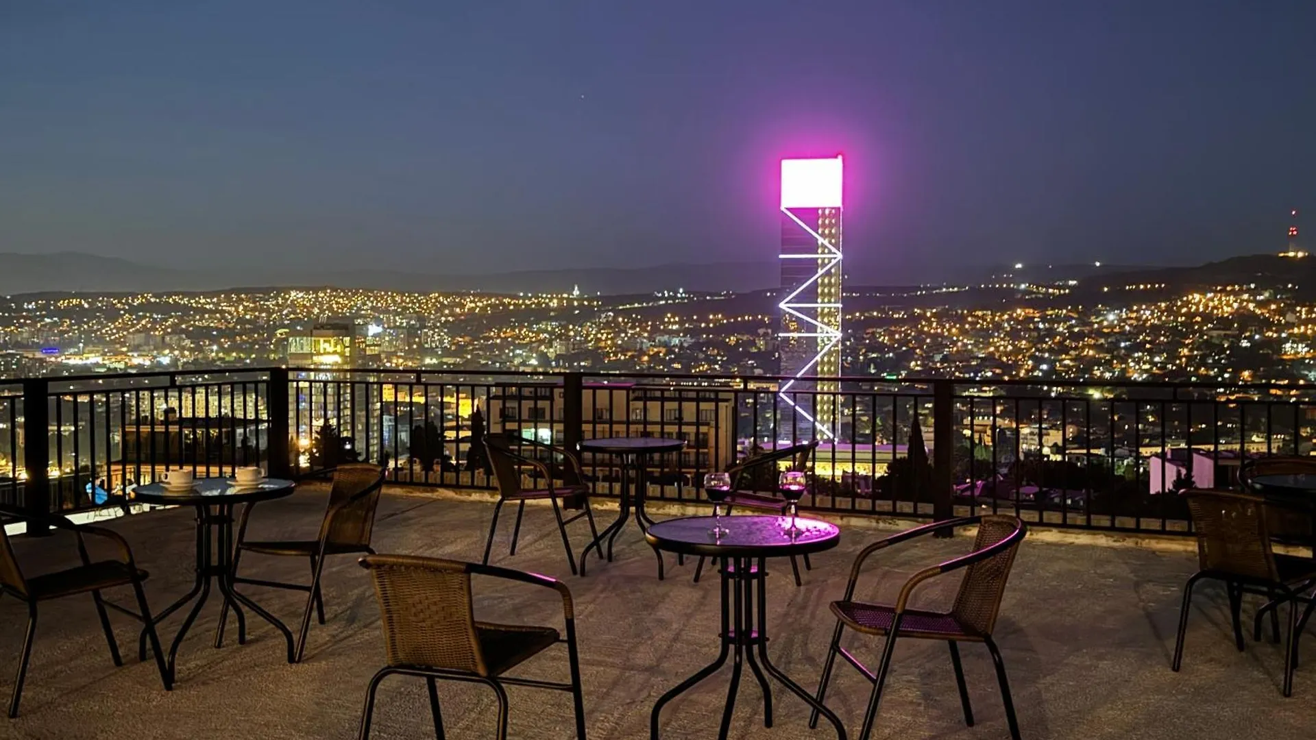Brothers Apartments With Terrace In Old Tbilisi Georgien