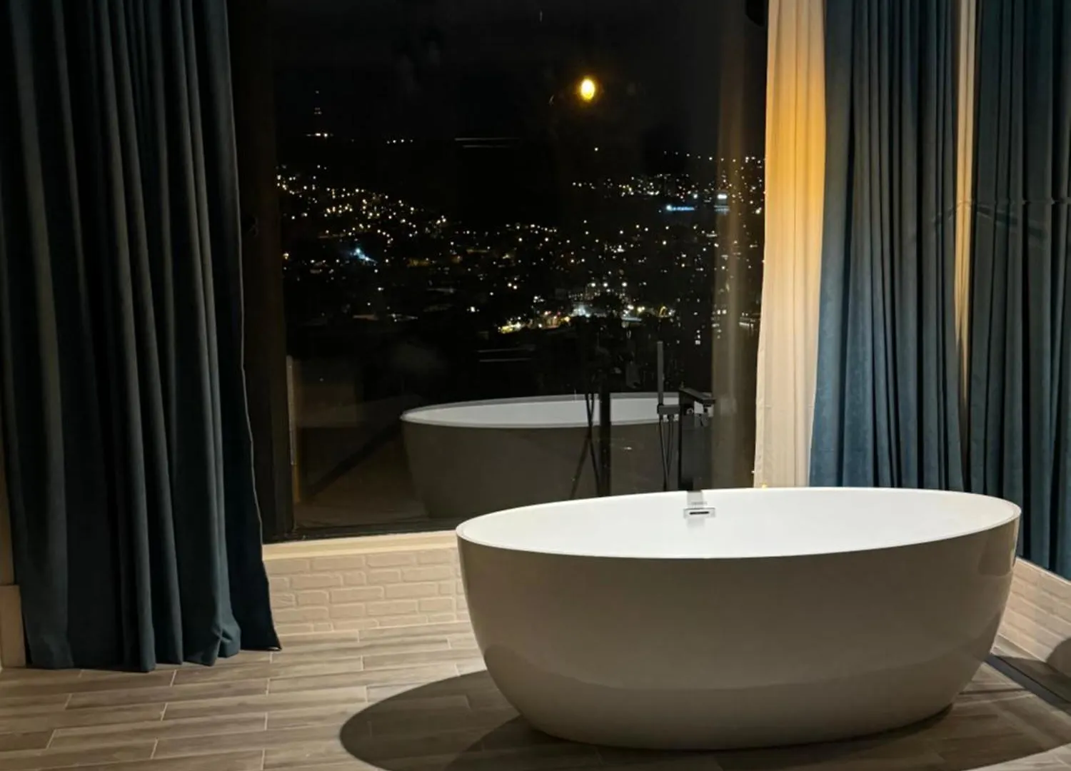 Brothers Apartments With Terrace In Old Tbilisi Georgien
